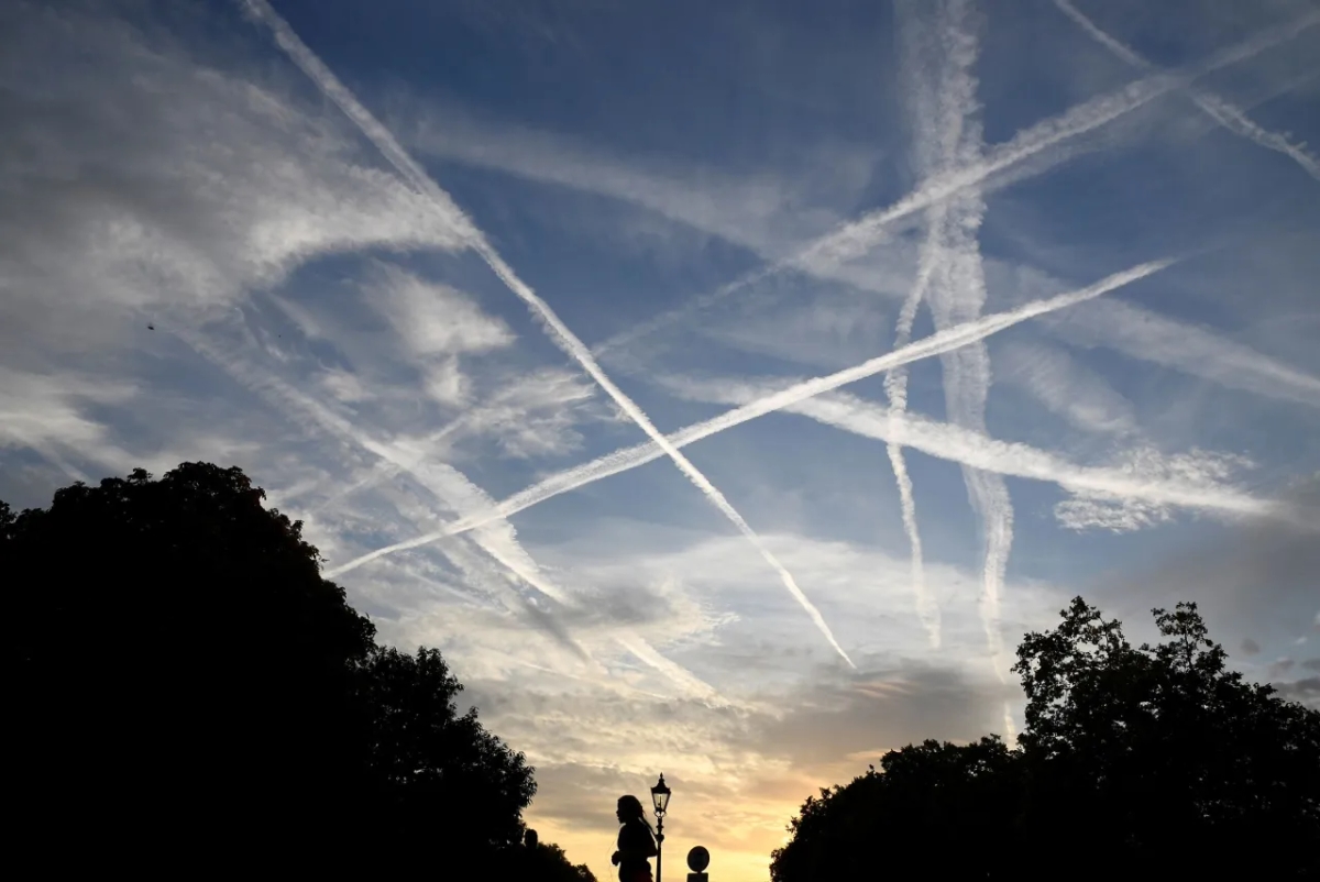 Chemtrails – co to za zjawisko i dlaczego budzi kontrowersje?